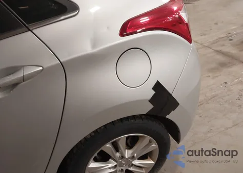 2014 Hyundai Elantra Gt z USA, uszkodzony, nr VIN KMHD35LH7EU222697